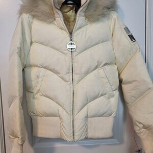 NEW DKNY White Down puffet Jacket with fur hood and gold lining(S)